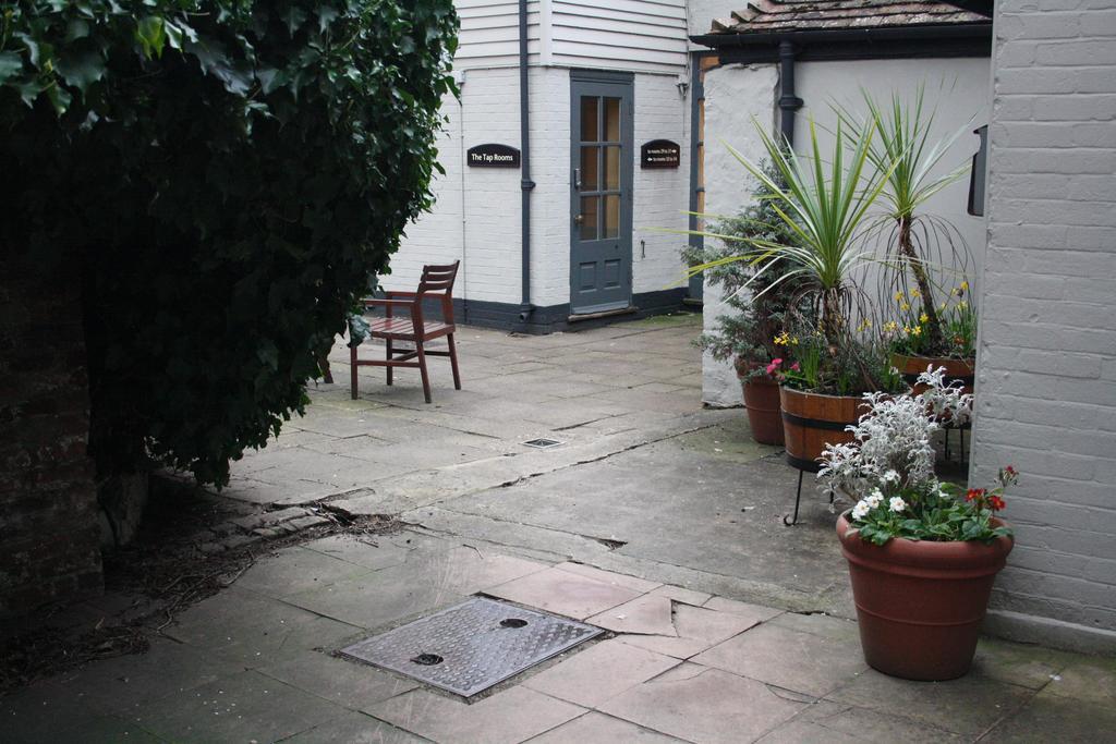 The Falstaff In Canterbury Exterior foto